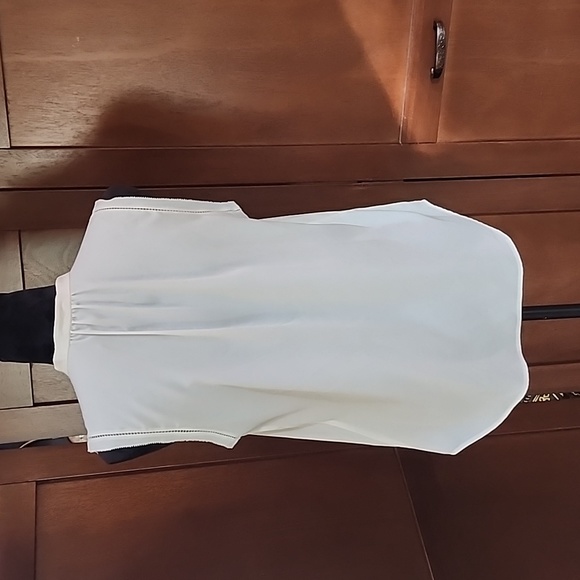 ANN TAYLOR Petite High Neck Sleeveless Top w/ Cutout Lace Details Size MP - Picture 4 of 6